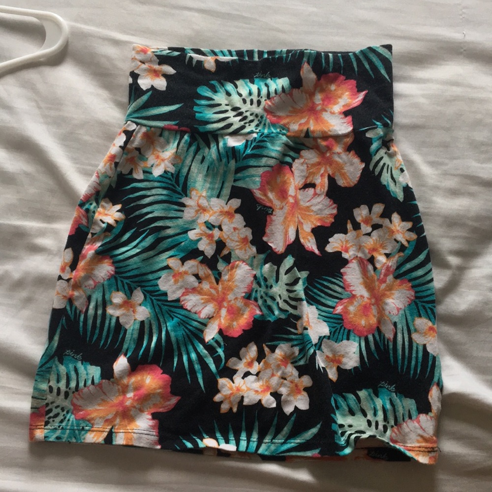 Tight skirt worn